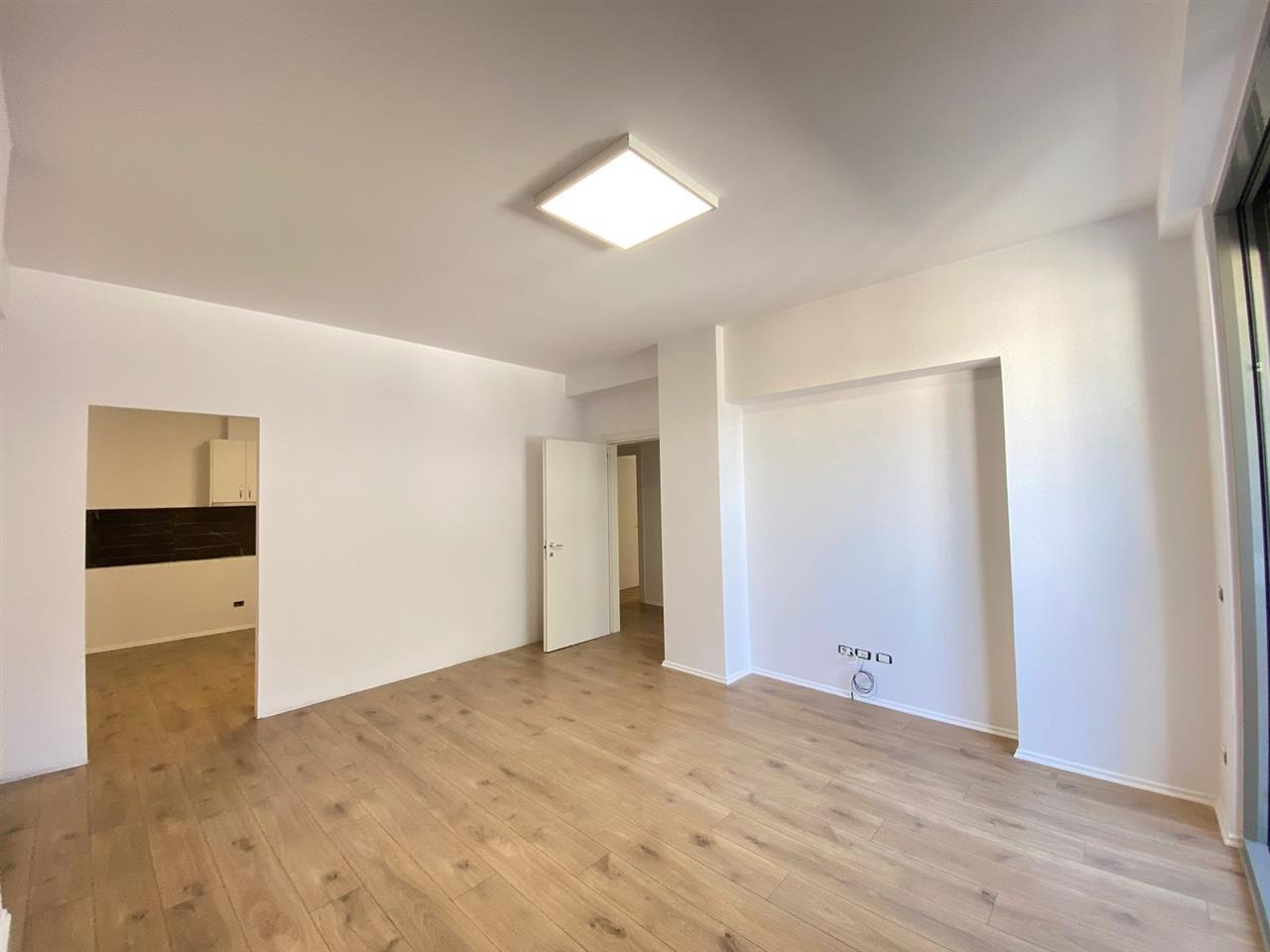 QERA AMBIENT ZYRASH BLLOKU TIRANË