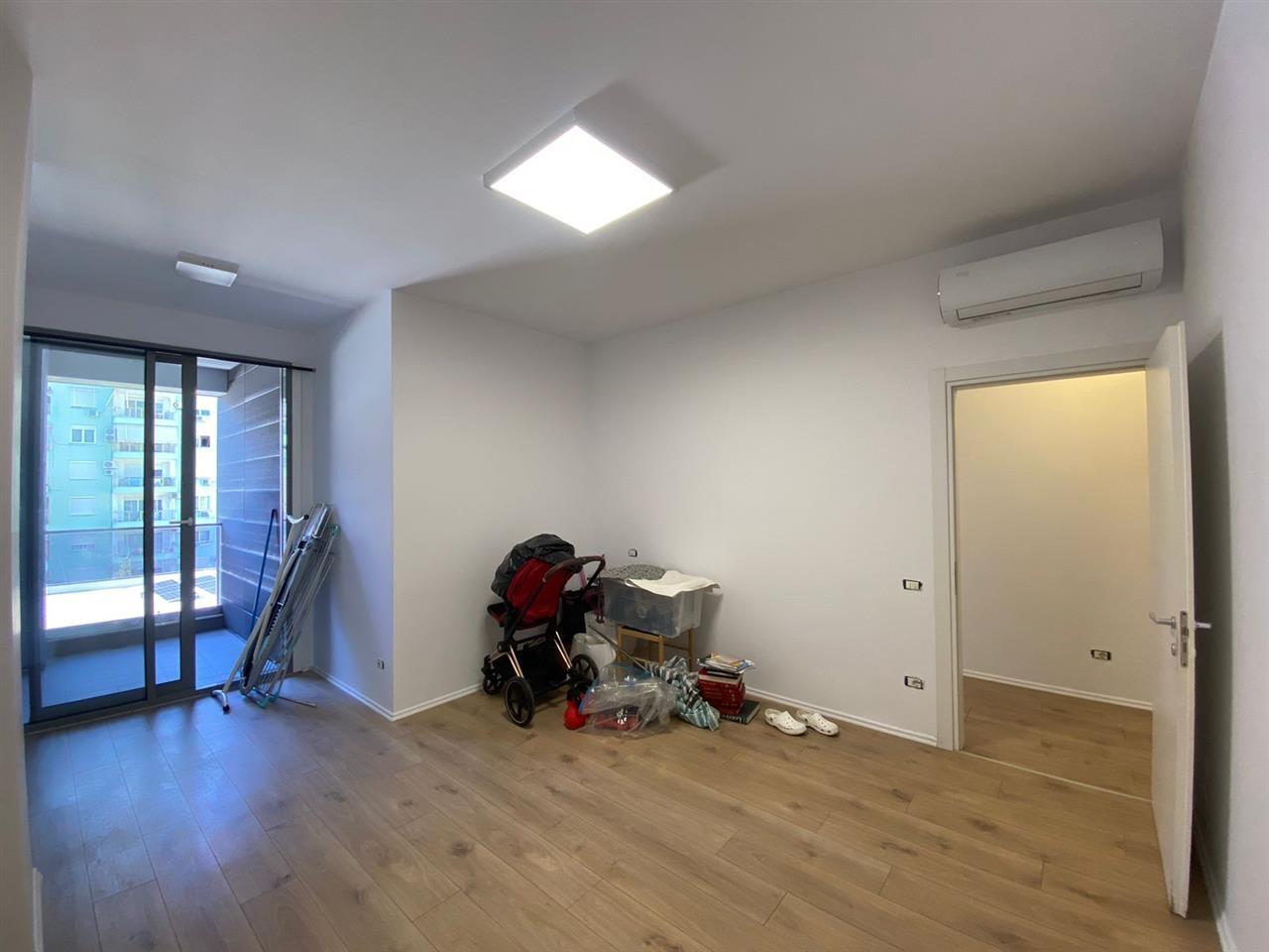 QERA AMBIENT ZYRASH BLLOKU TIRANË