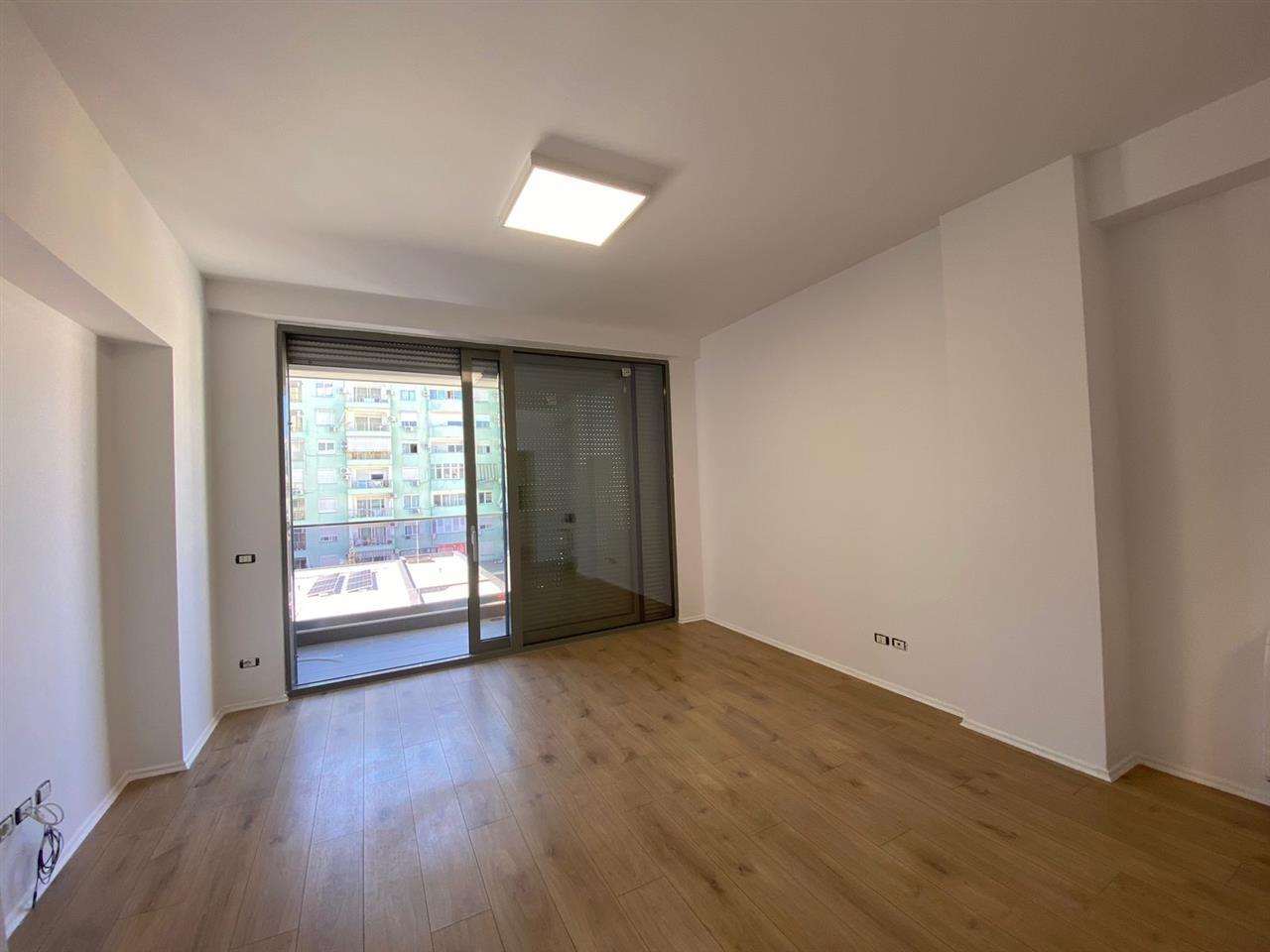 QERA AMBIENT ZYRASH BLLOKU TIRANË