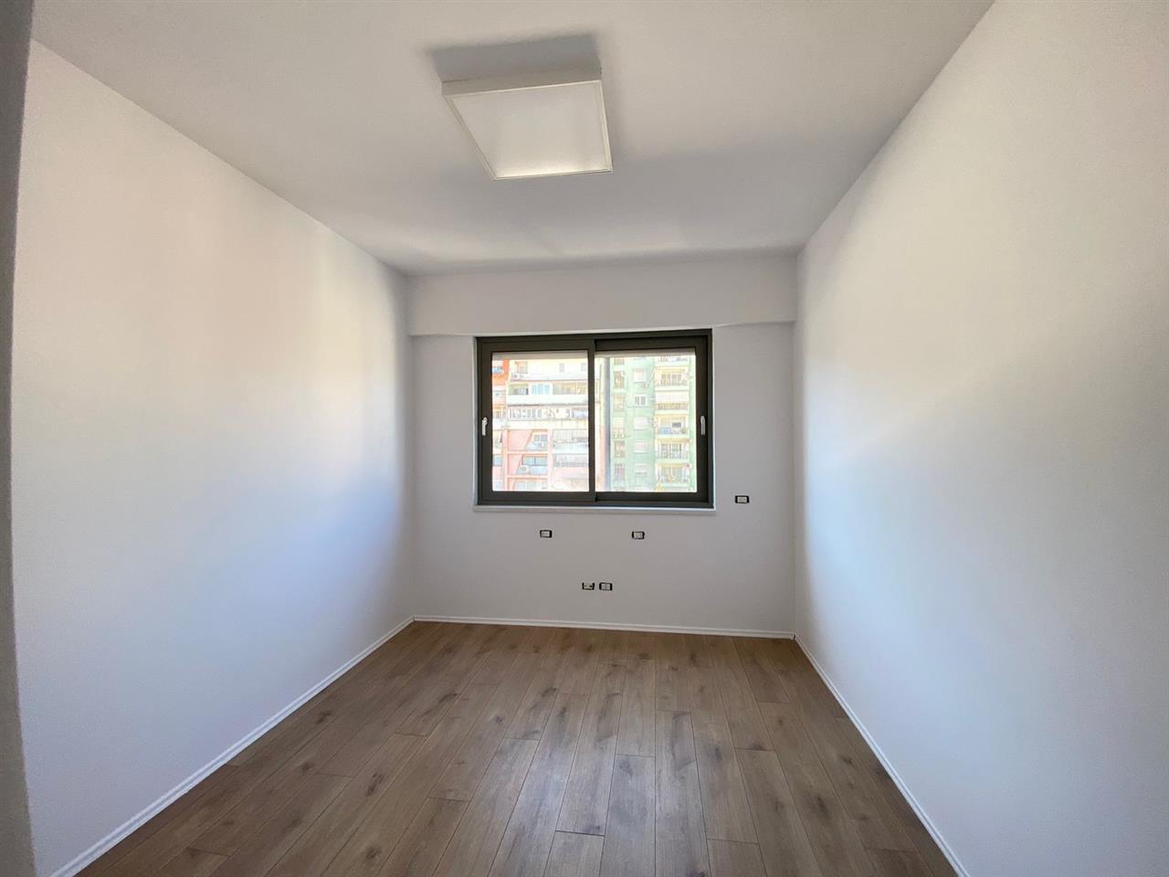 QERA AMBIENT ZYRASH BLLOKU TIRANË