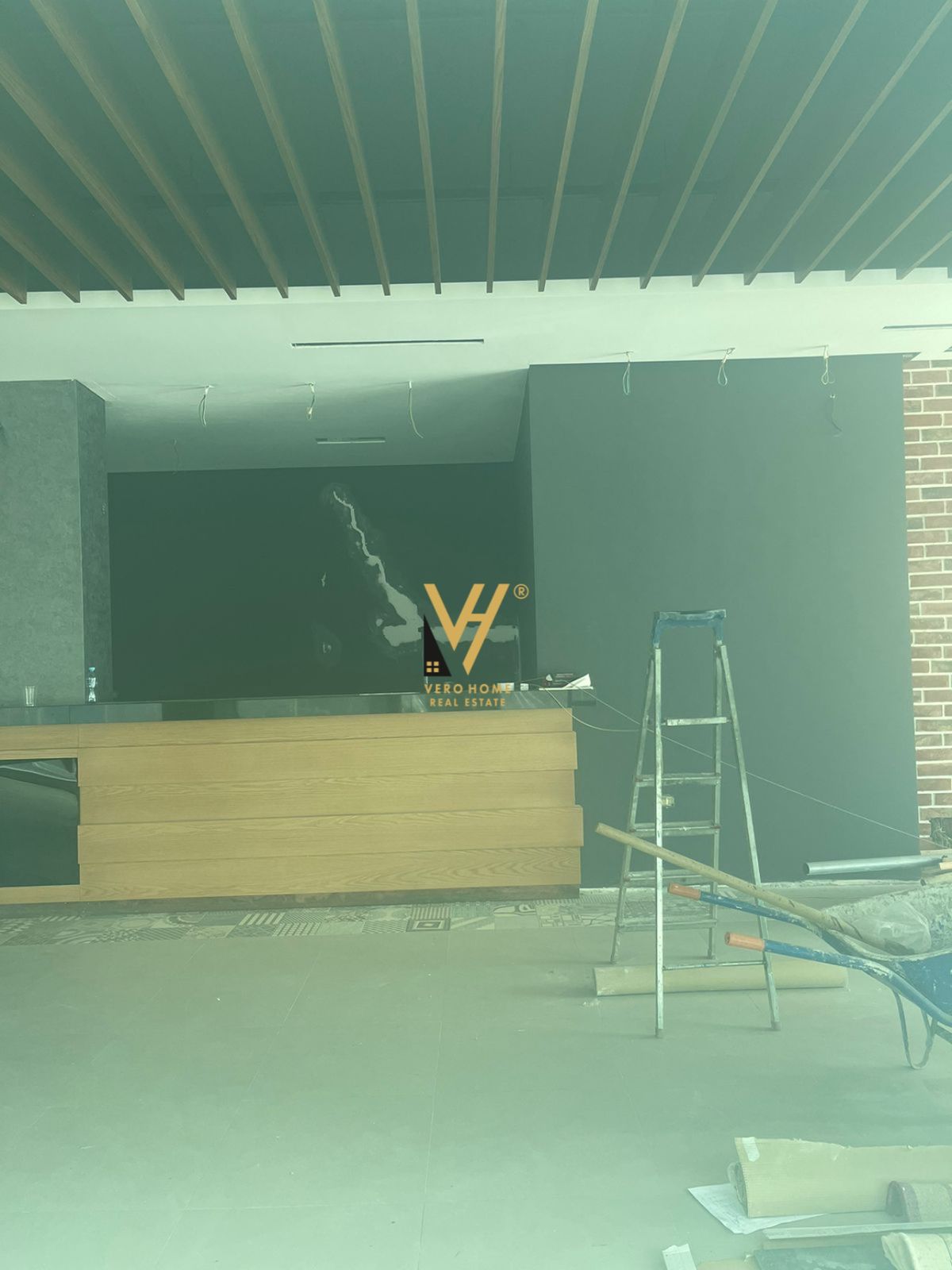 JEPET BAR – KAFE ME QERA TEK UNAZA E RE 1.800 EURO