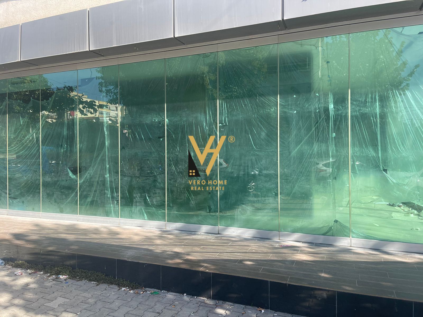 JEPET BAR – KAFE ME QERA TEK UNAZA E RE 1.800 EURO