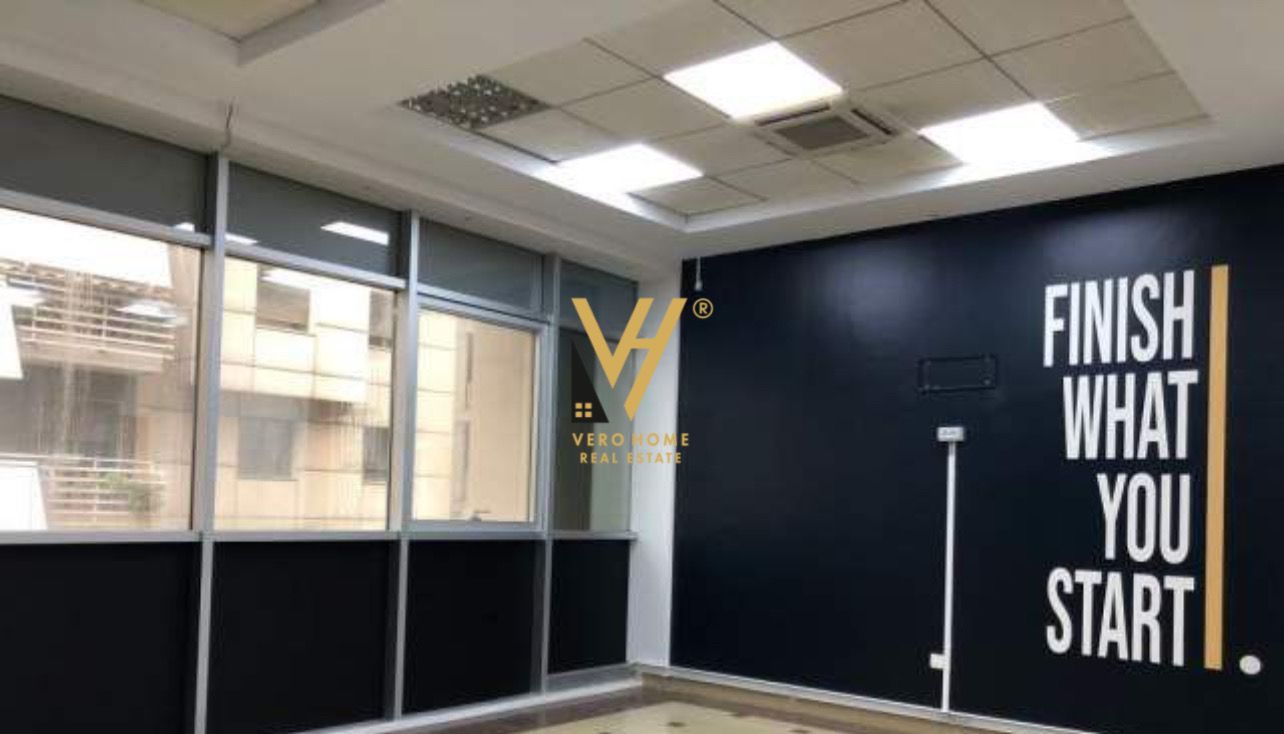 ZYRE 100 M2 ME QERA TEK GALERIA, QENDER 900 EURO