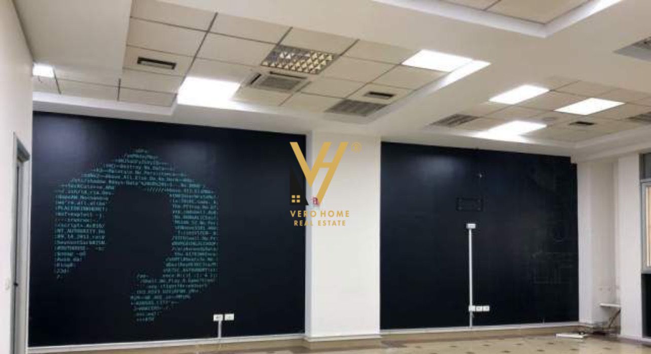 ZYRE 100 M2 ME QERA TEK GALERIA, QENDER 900 EURO