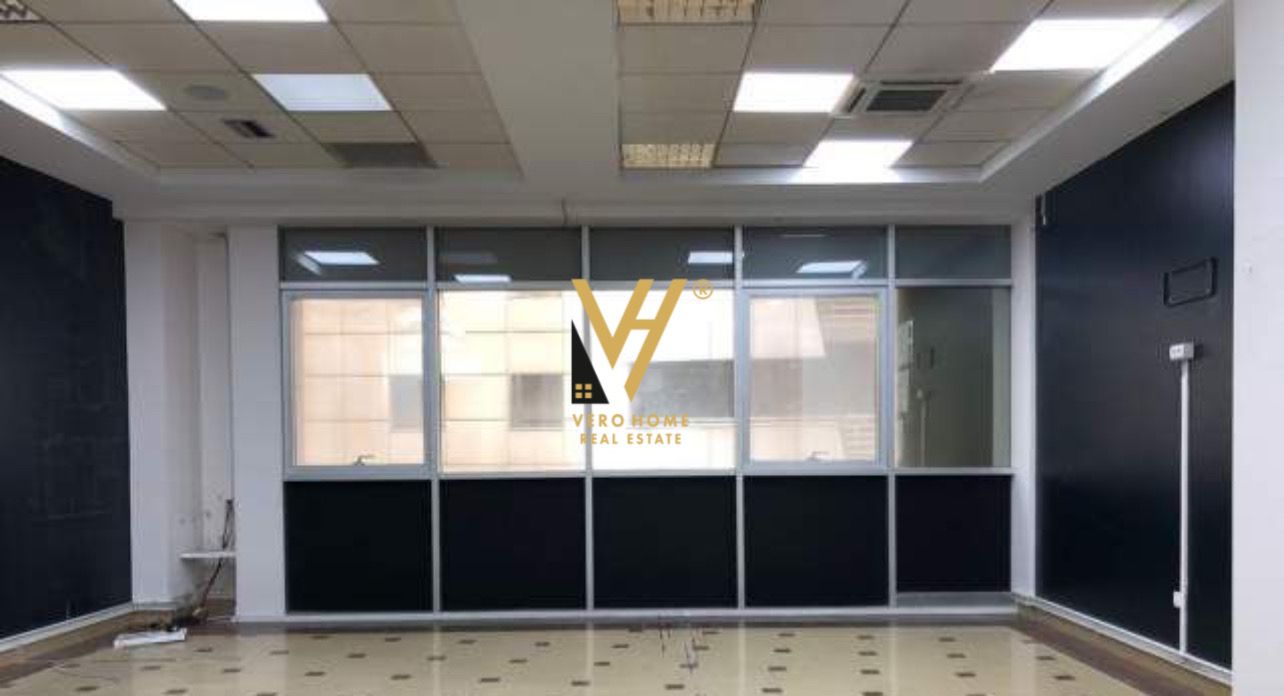 ZYRE 100 M2 ME QERA TEK GALERIA, QENDER 900 EURO