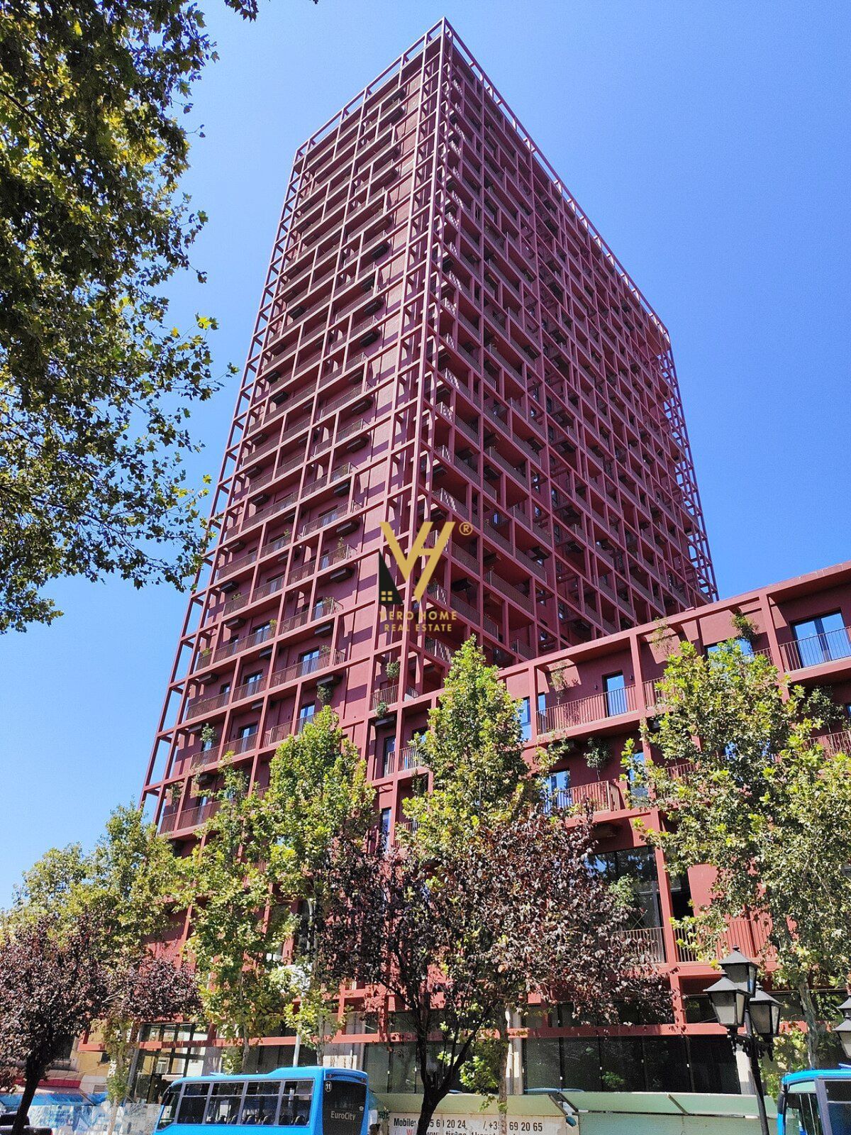 ZYRE 230M2 ME QERA TE GARDEN BUILDING 3.000 EURO