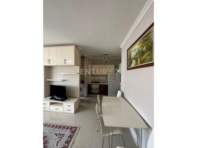 LIQENI I THATE, SHESIM GARSONIERE! 79,000 € everest101307