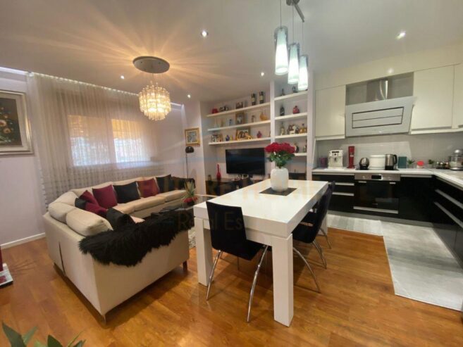 Shitet, Apartament2+1+2, Rruga e Kosovareve, Tirane