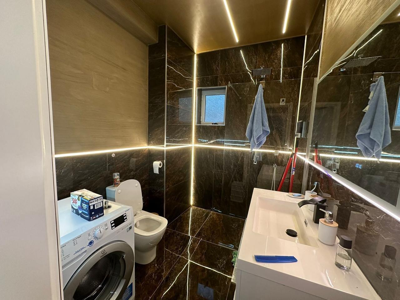 SHITET APARTAMENT 2+1+2 NË SARANDË