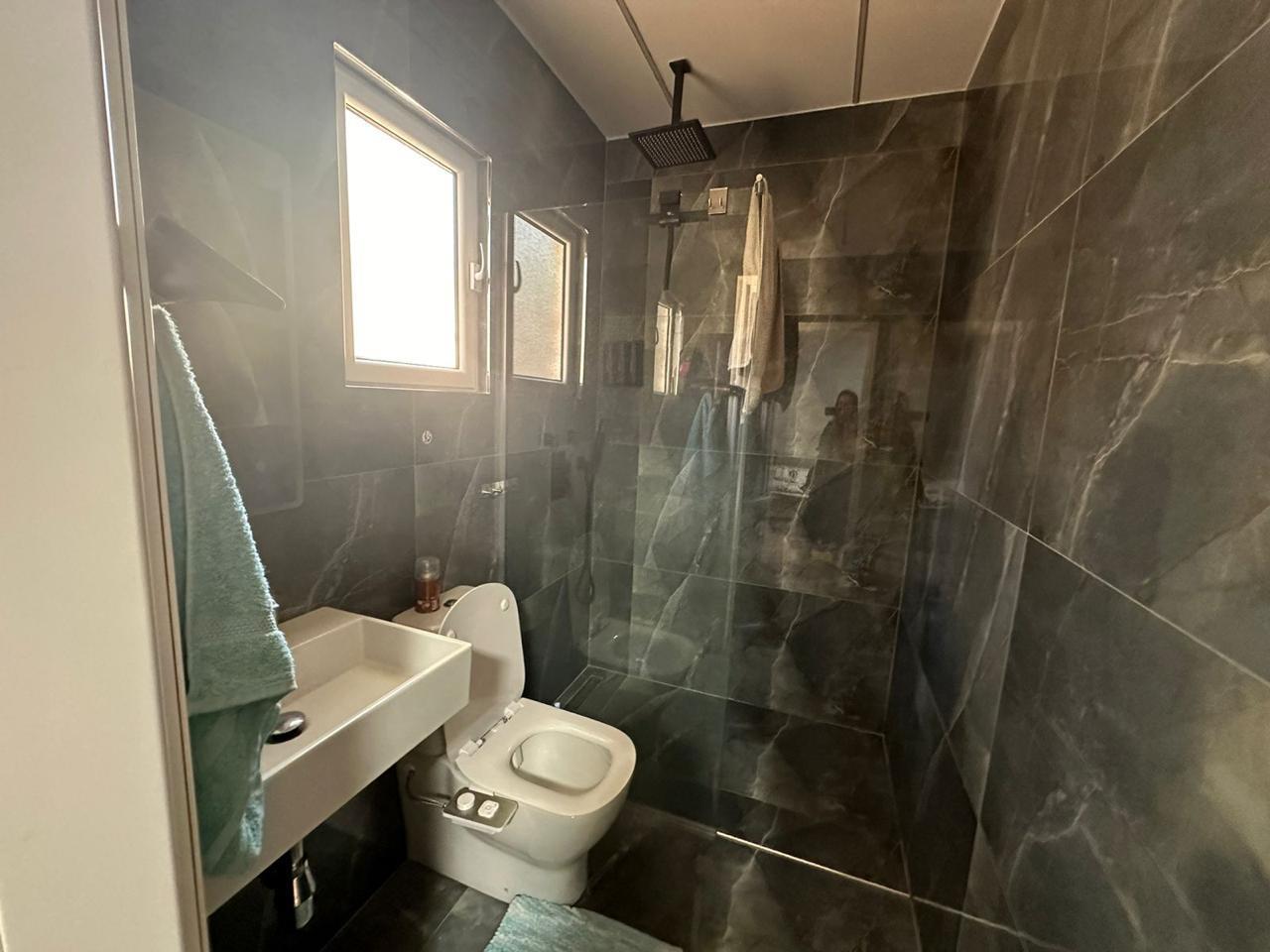 SHITET APARTAMENT 2+1+2 NË SARANDË