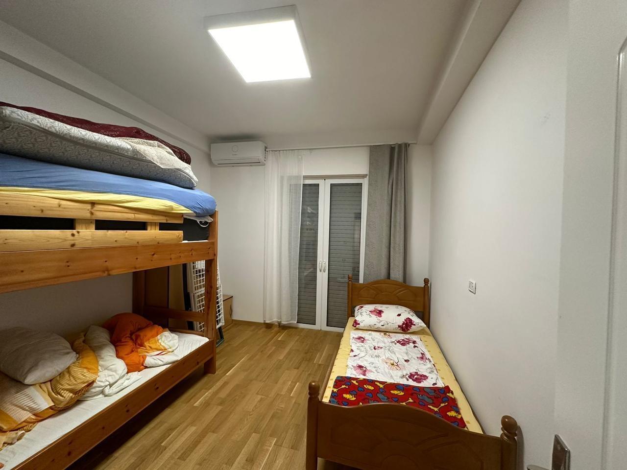 SHITET APARTAMENT 2+1+2 NË SARANDË