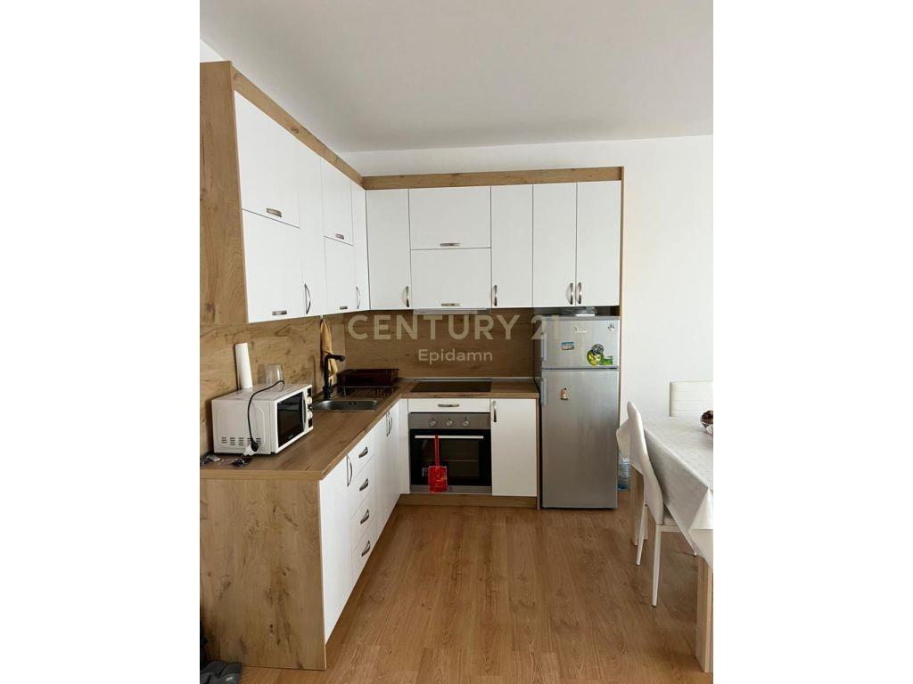 Jepet me qira apartament 1+1 tek Shkembi Kavajes.