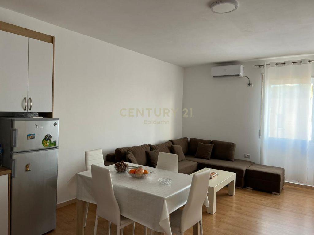 Jepet me qira apartament 1+1 tek Shkembi Kavajes.