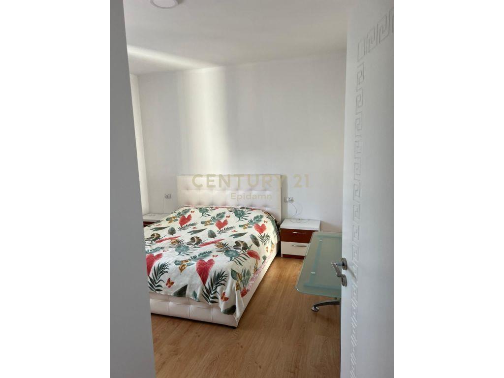 Jepet me qira apartament 1+1 tek Shkembi Kavajes.