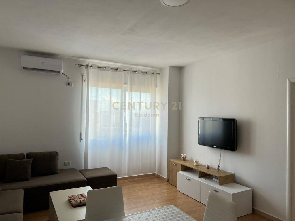 Jepet me qira apartament 1+1 tek Shkembi Kavajes.
