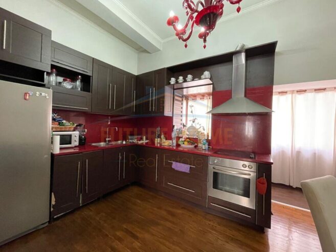 Shitet, Apartament 2+1+2, Qender,Tirane 350,000 €