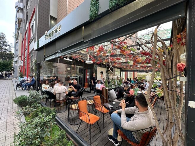 Shitet Biznes Bar/Bistro në Zemër të Bllokut!