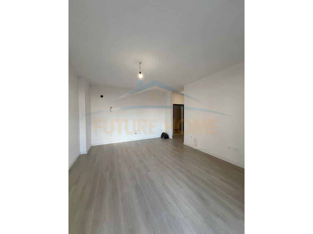 Qera, Apartament 2+1, Myslym Shyri, Tiranë.