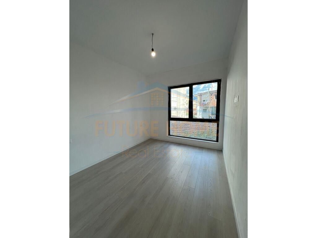 Qera, Apartament 2+1, Myslym Shyri, Tiranë.
