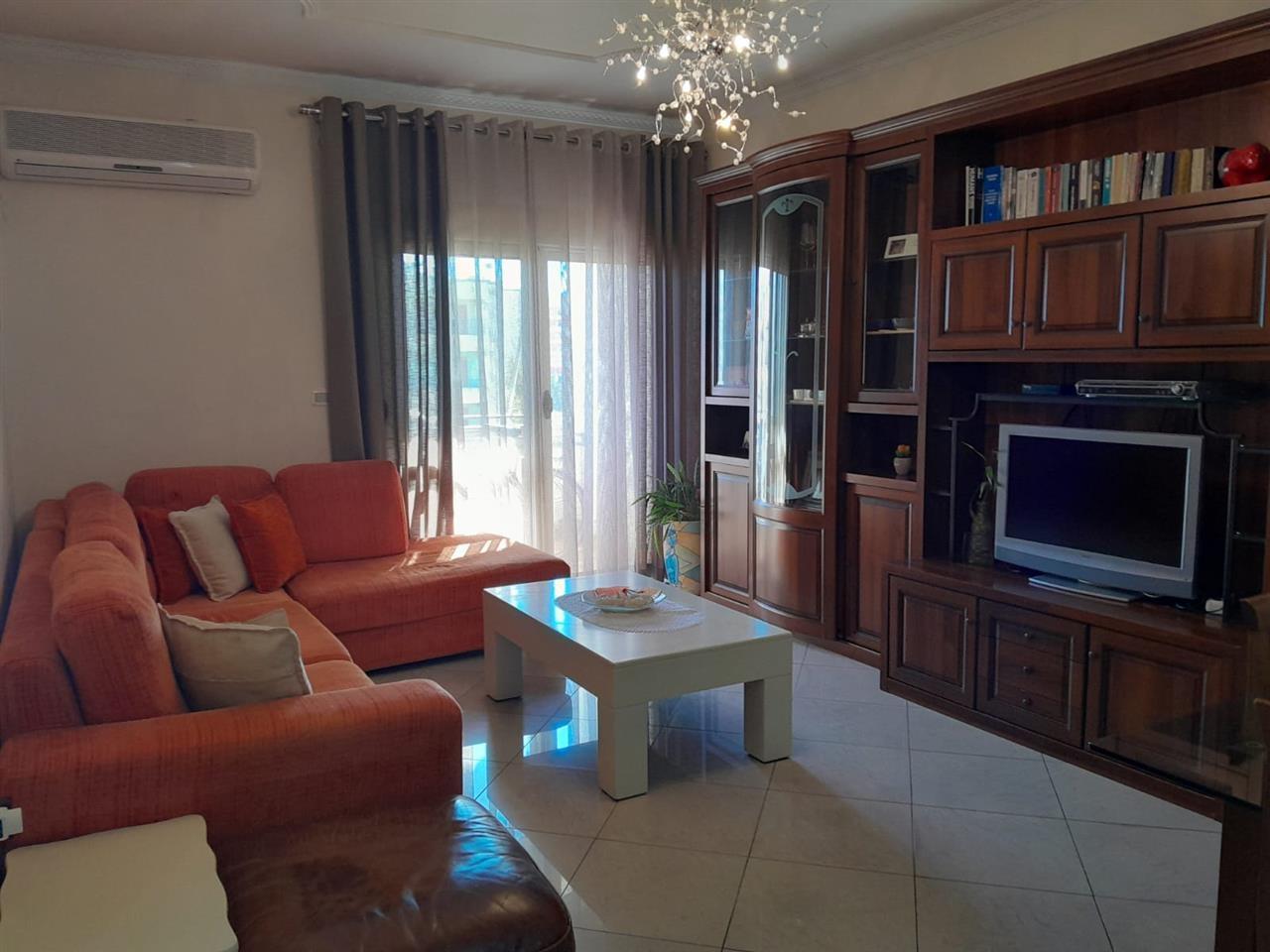 Jepet me qera VJETORE apartament 1+1