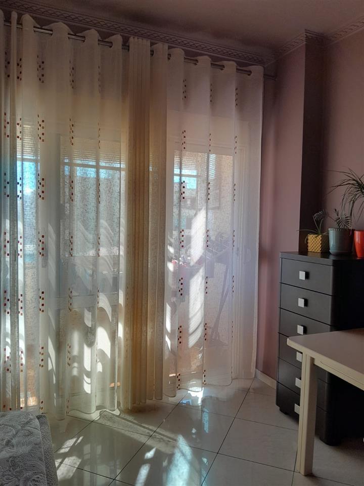 Jepet me qera VJETORE apartament 1+1