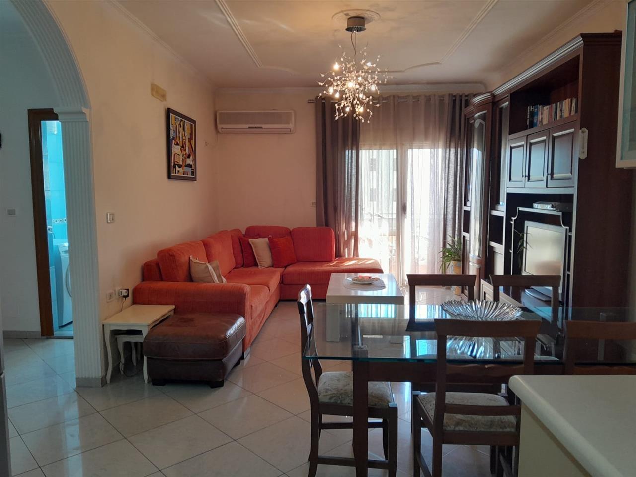 Jepet me qera VJETORE apartament 1+1