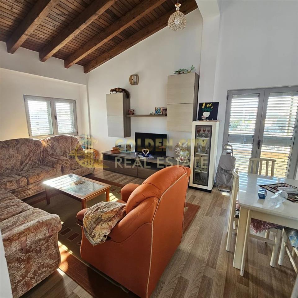 JEPET ME QERA 2+1+2 PLAZH