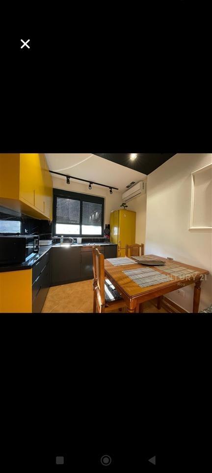 Qera shkembi kavajes 1+1 30 meter nga deti