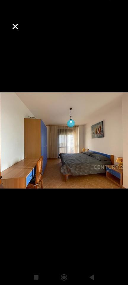 Qera shkembi kavajes 1+1 30 meter nga deti