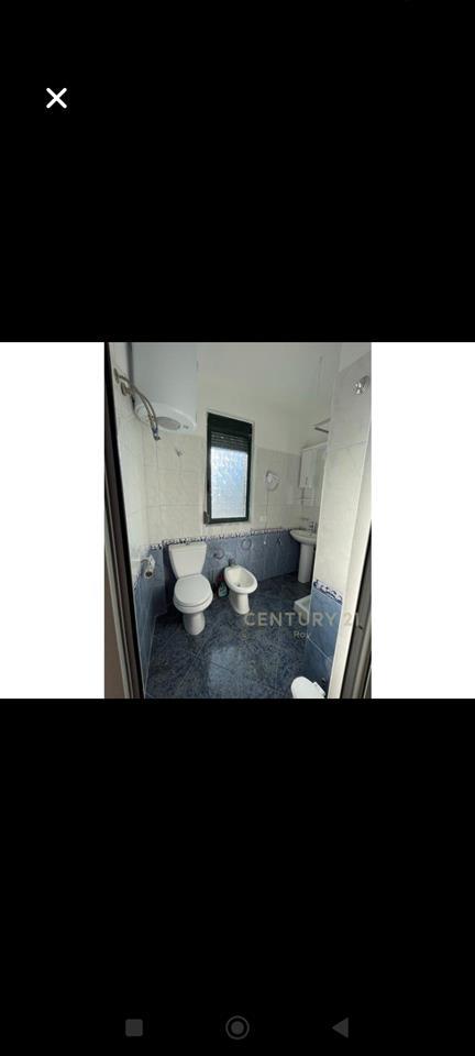 Qera shkembi kavajes 1+1 30 meter nga deti