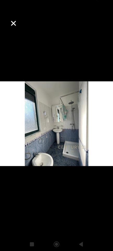 Qera shkembi kavajes 1+1 30 meter nga deti