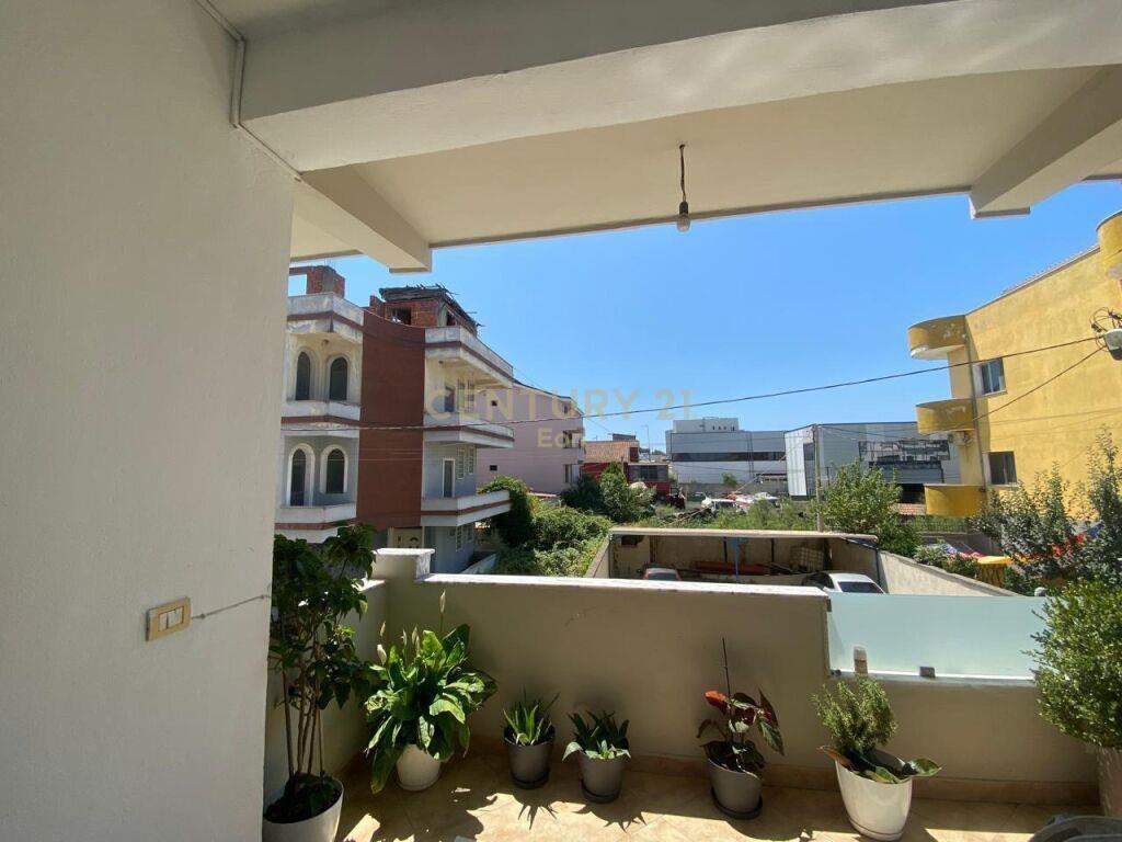 Jepet me Qira Apartament 1+1 në Shkozet, Durrës!