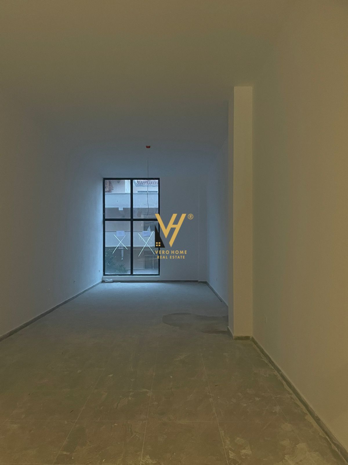 AMBIENT TE RRUGA E KAVAJES 1.600 EURO