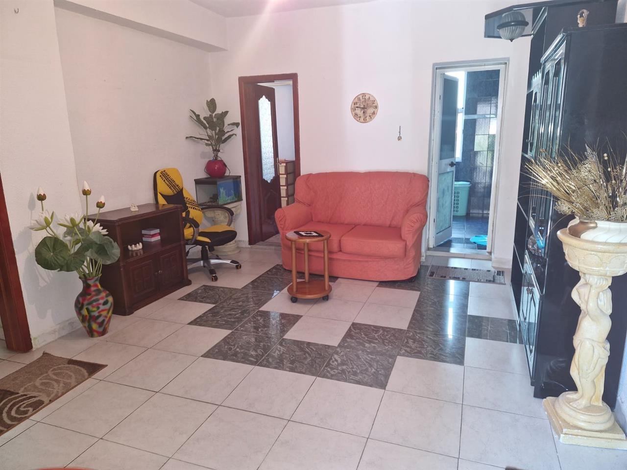 Jepet me qira apartament 2+1 afer Tregut te vogel industrial