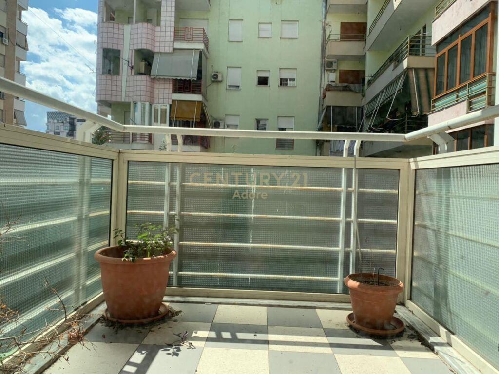 Qira | Apartament 2+2+2 | Pazari i Ri | €900