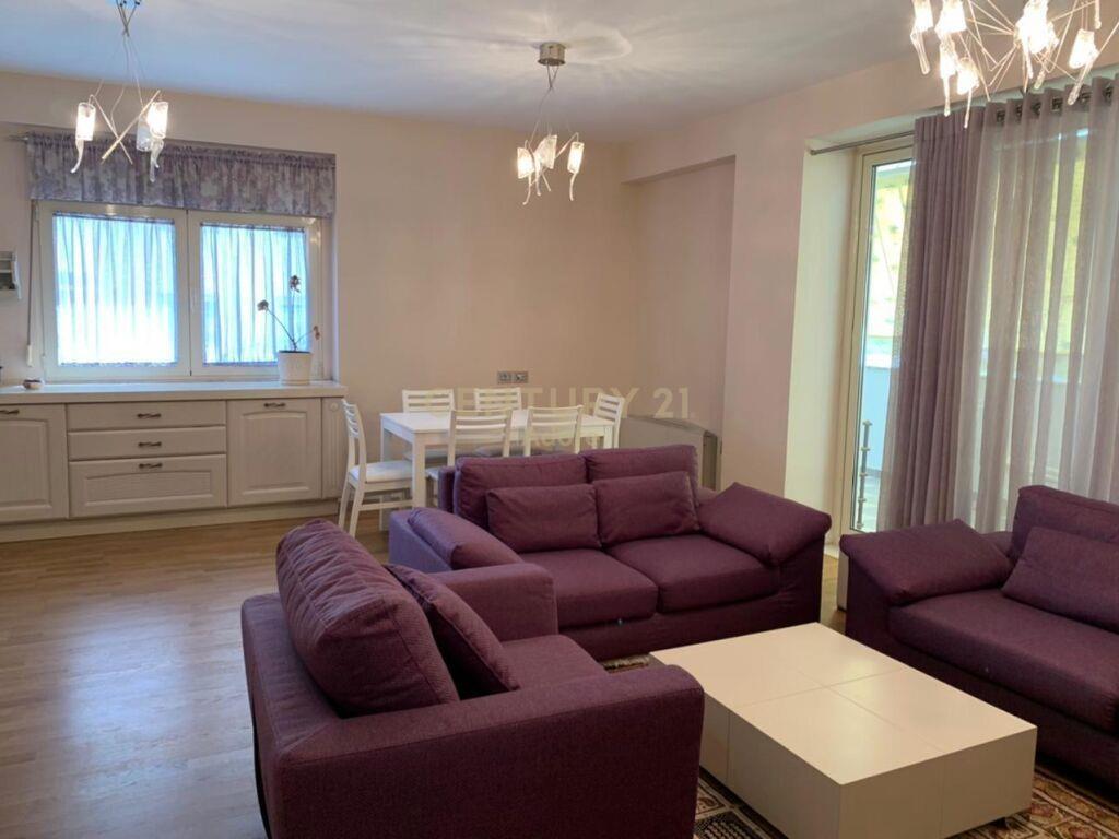 Qira | Apartament 2+2+2 | Pazari i Ri | €900