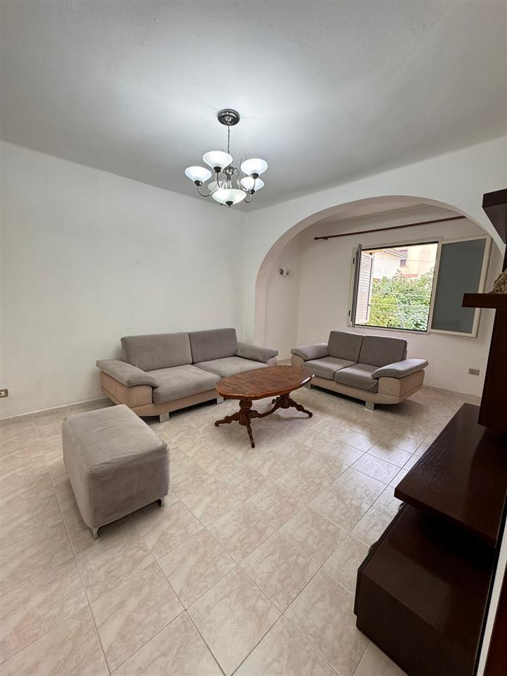 JEPET ME QERA KATI I 2 I NJE SHTEPIE PRIVATE!