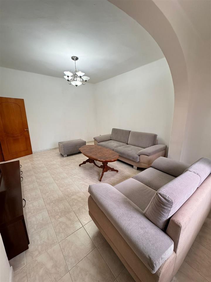 JEPET ME QERA KATI I 2 I NJE SHTEPIE PRIVATE!