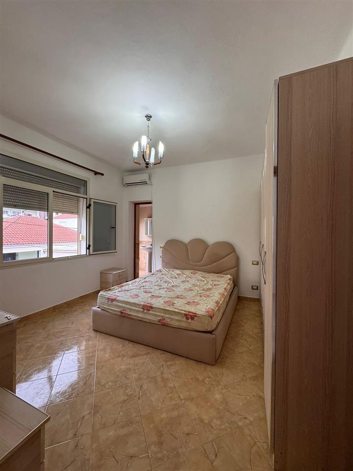 JEPET ME QERA KATI I 2 I NJE SHTEPIE PRIVATE!