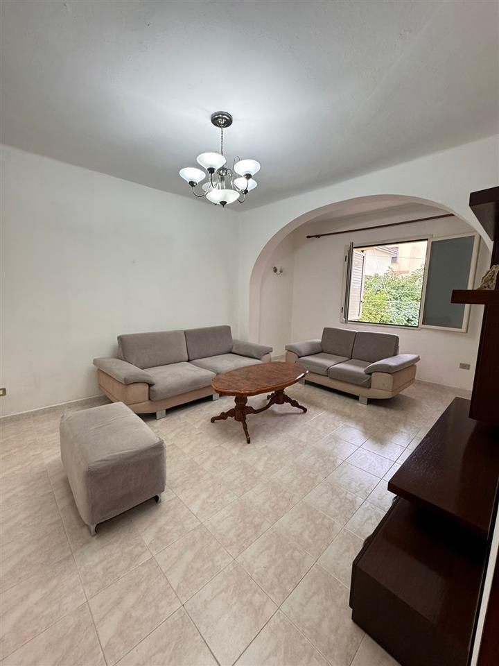 JEPET ME QERA KATI I 2 I NJE SHTEPIE PRIVATE!