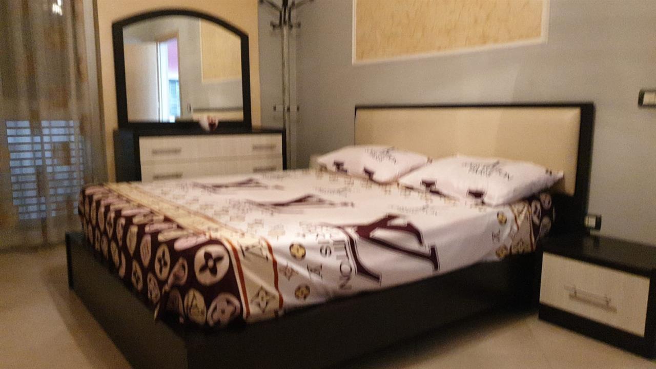 Shitet apartament me garazh