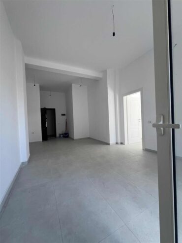 Apartament me oborr| Golem