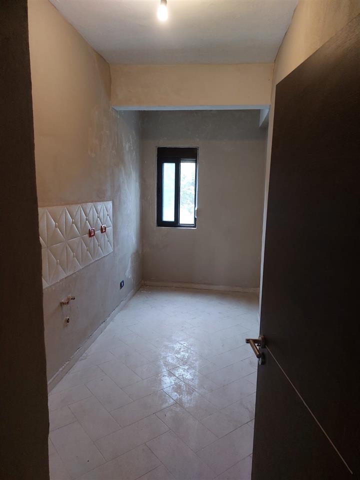 Shitet apartament 3+1/Stadiumi