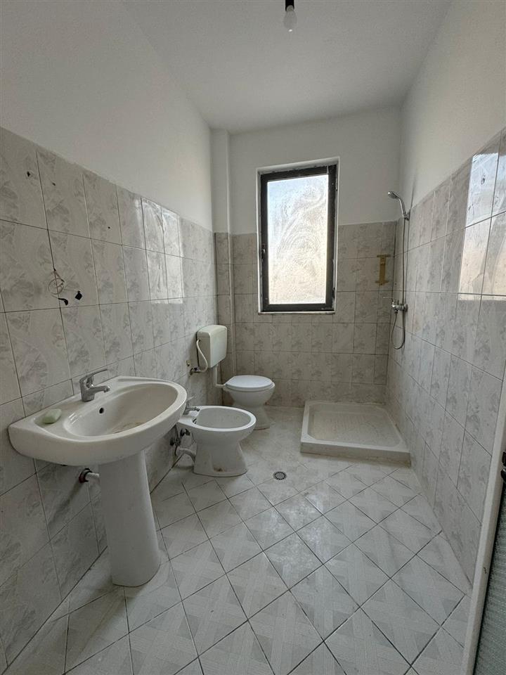 Shitet Apartament 2+1, Ish Rajoni Durres