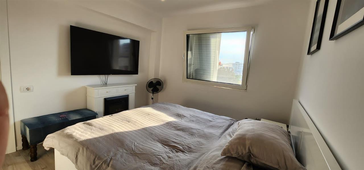 Shitet Apartament 1+1 tek Muzeumi me pamje