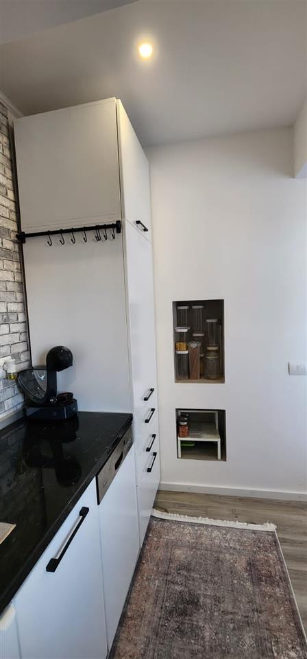 Shitet Apartament 1+1 tek Muzeumi me pamje