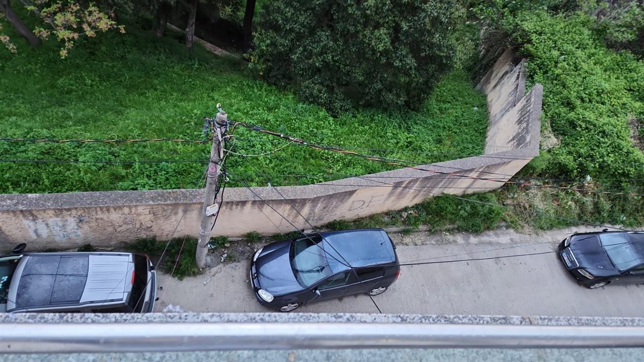 Shitet Apartament 1+1 tek Muzeumi me pamje