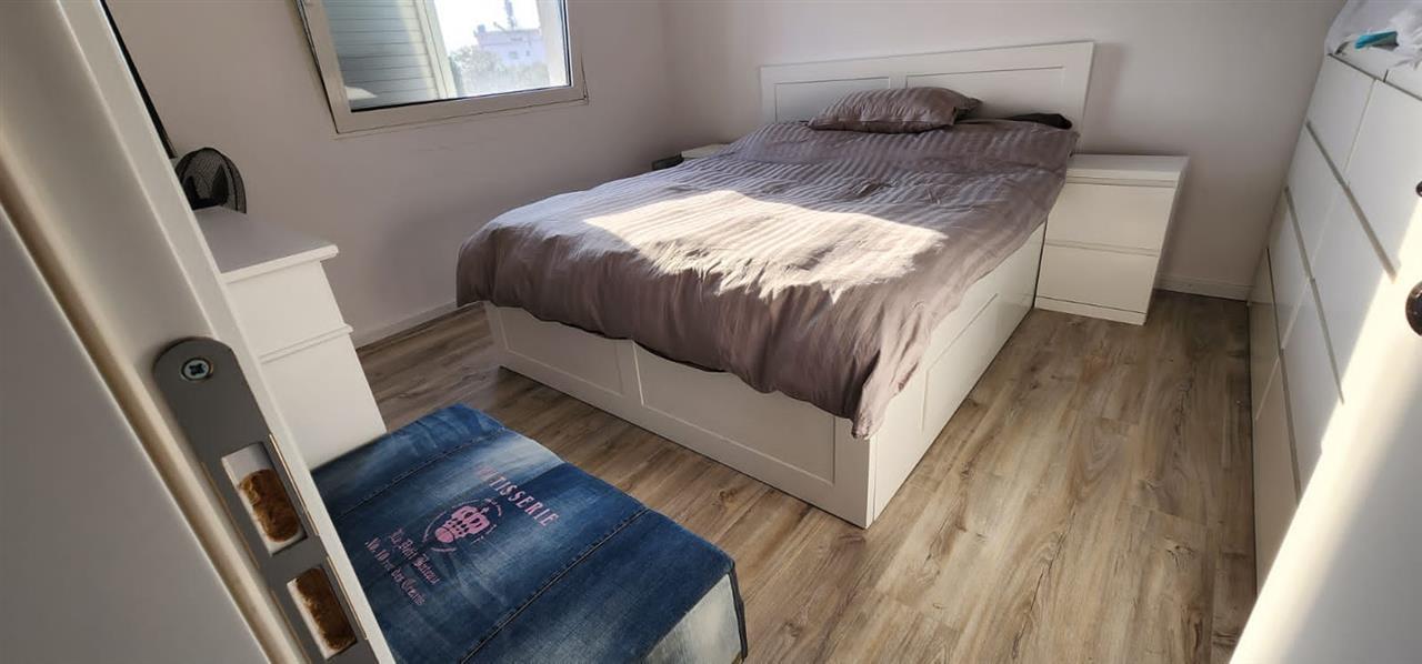 Shitet Apartament 1+1 tek Muzeumi me pamje