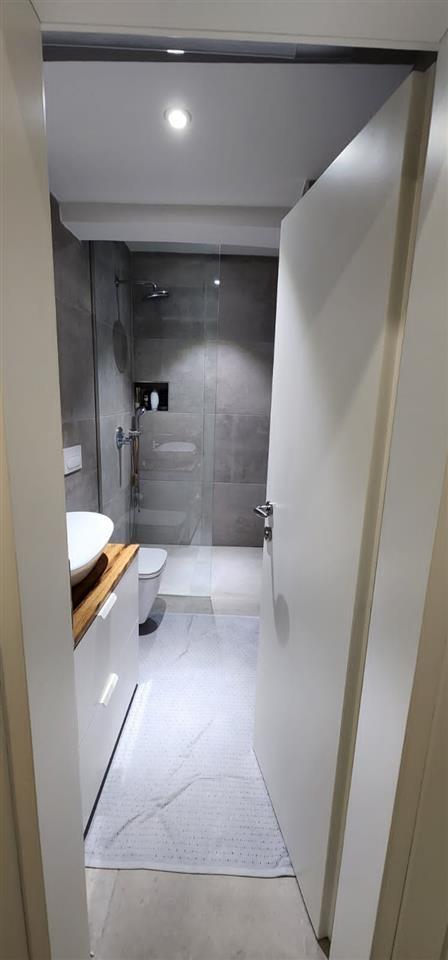 Shitet Apartament 1+1 tek Muzeumi me pamje