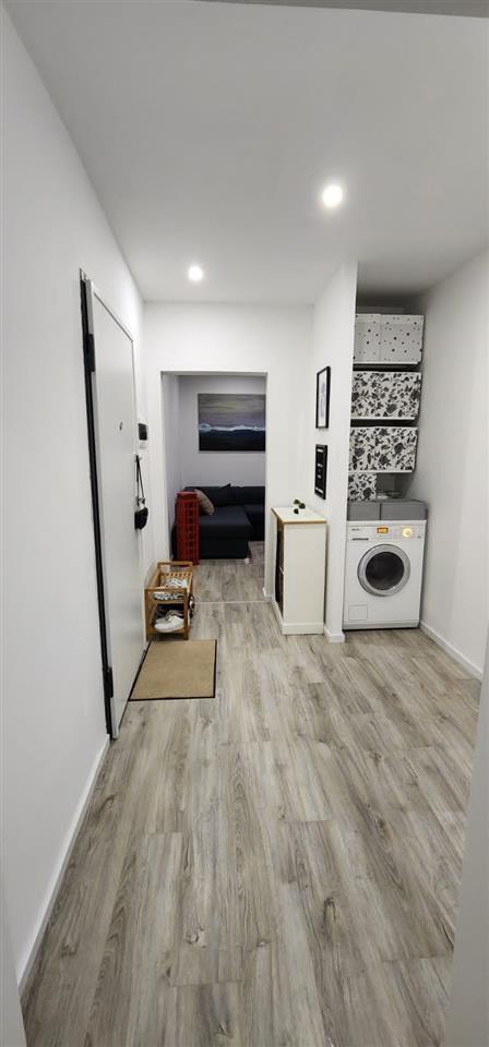 Shitet Apartament 1+1 tek Muzeumi me pamje